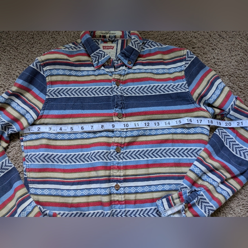 Levi's Pattern Button-Down Shirt 🌻 - Picture 5 of 6